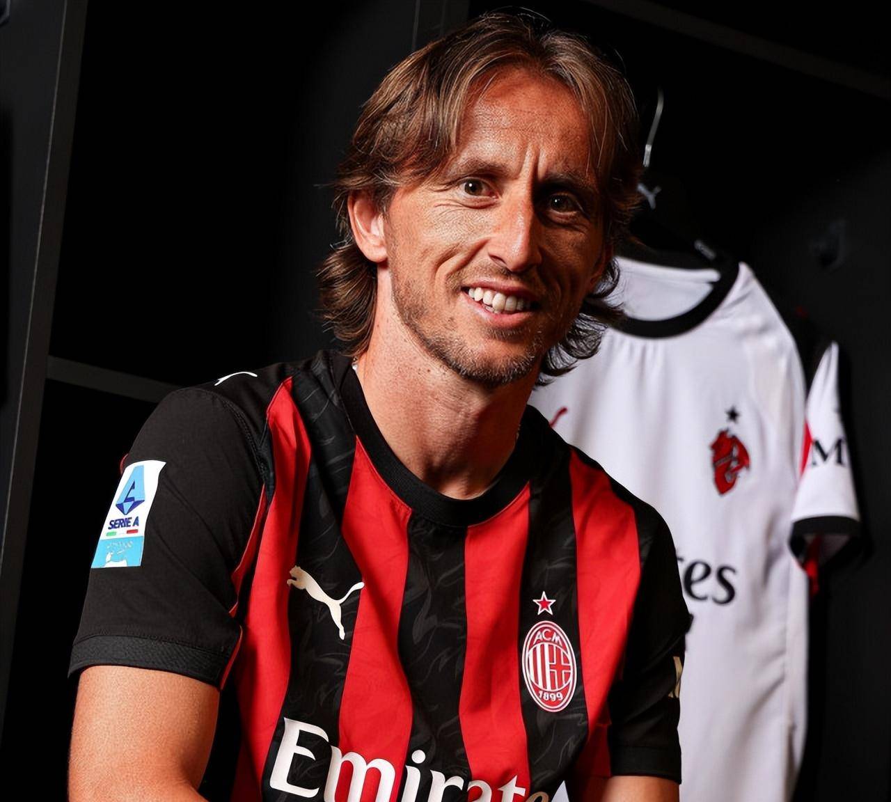 记者：前海港外援奇塔迪尼上海旅游期间专程重返俱乐部拜访