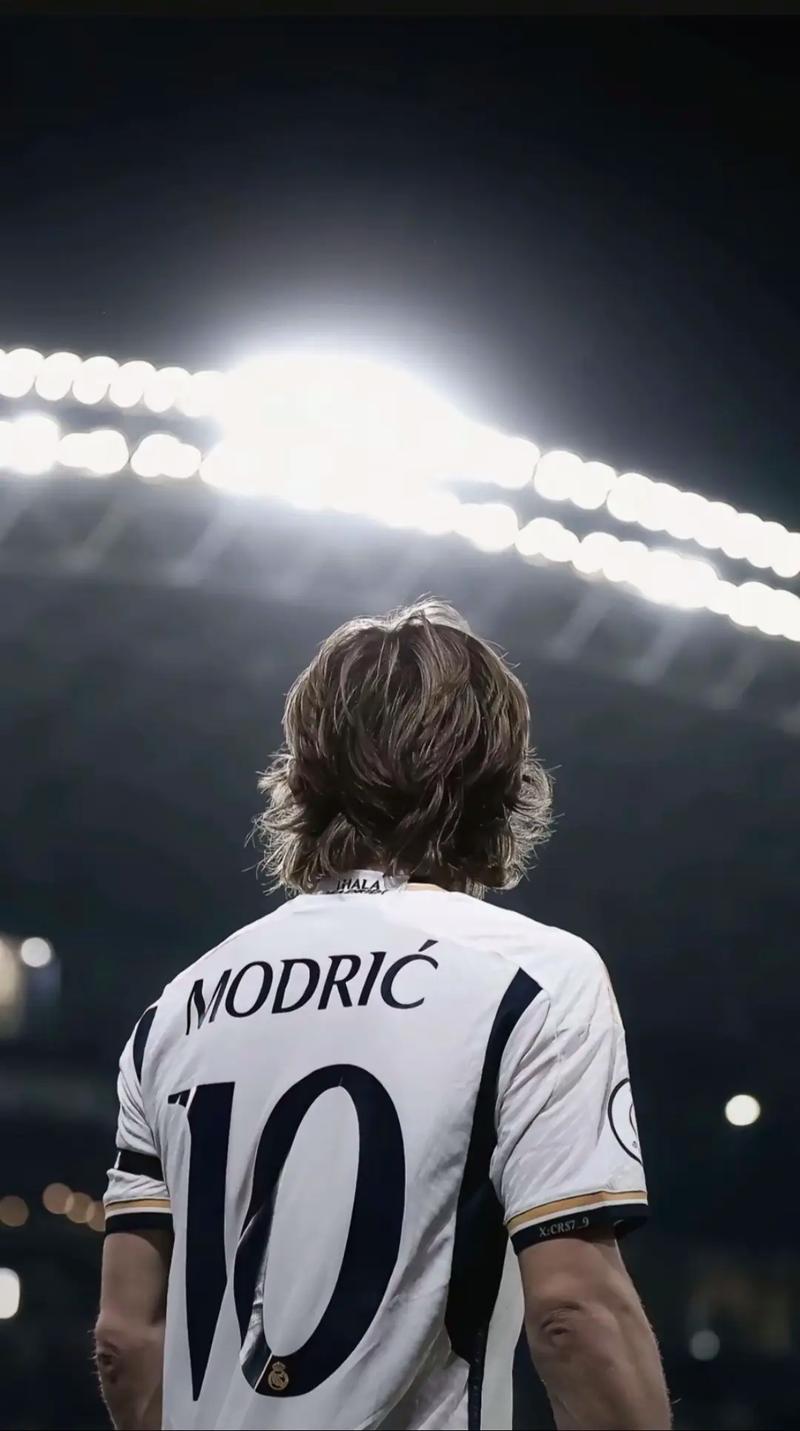 皮亚尼奇重返尤文训练基地，与斯帕莱蒂、基耶利尼合影