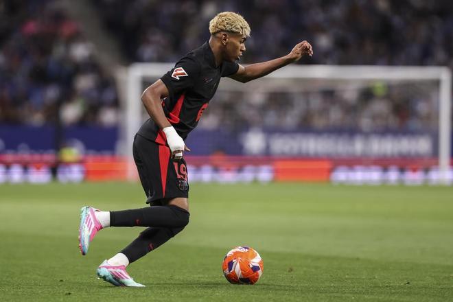 足球报：亚泰这几年都是寅吃卯粮，意向球员听说后婉拒邀请