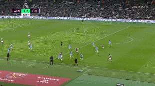 弗里克：拉菲尼亚回归对球队非常利好，我们仍有需要改进之处